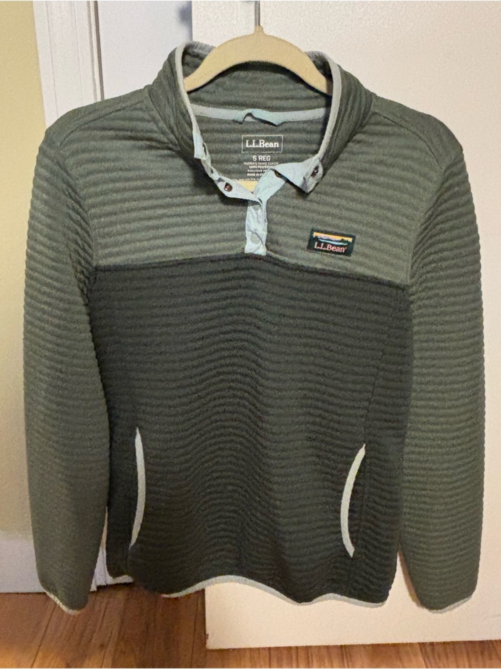 L.L. Bean Women’s Colorblock Airlight Pullover Small